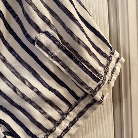 New York & Company stretch Woman’s button front blouse. Size Small - Picture 4 of 5